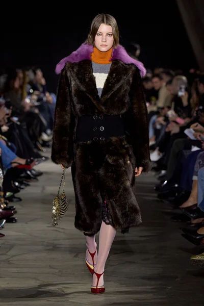 Look 15